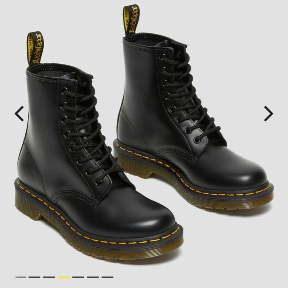 1460 Women’s Smooth Leather Lace Up Boots